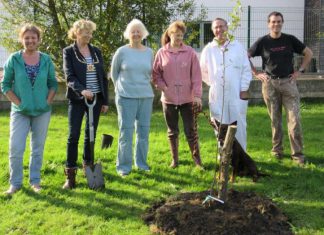 Mayor plants Sussex Mother
