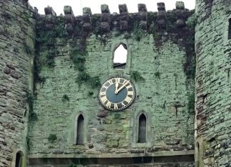 Mayor averts Xmas shops headache