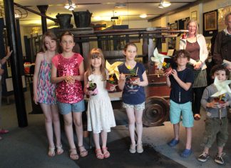 Children craft in the museum