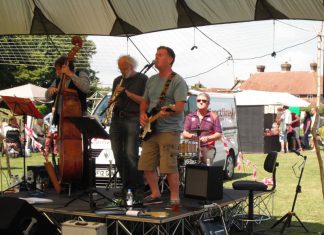 Midsummer festival lights up