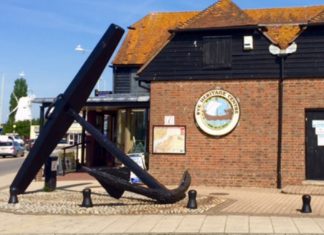 Anchor returns for Festival