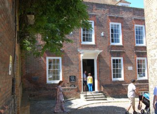 Beware, actors rehearsing