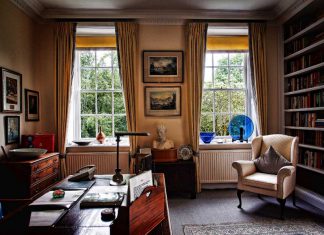 Art lovers seek out PM’s home