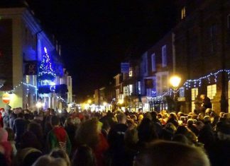 Merry Christmas, a packed house