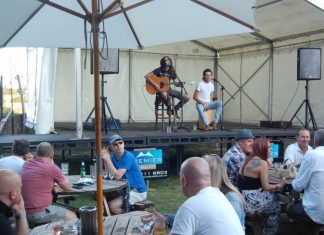 Exit stage right at Wipers