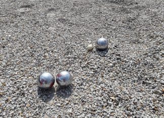 Strand Quay boules starts aga
