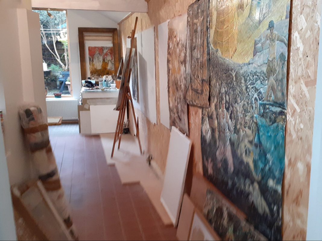 Artist changes the Tuscan into his studio