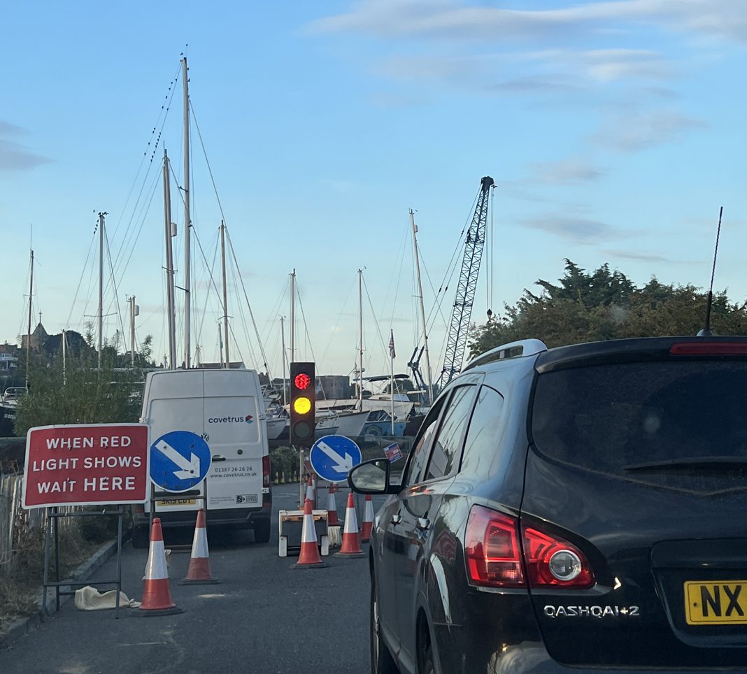 traffic lights at the top of the Harbour Road