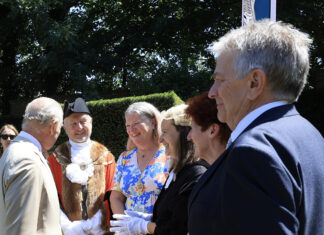 Mayors, volunteers and the King